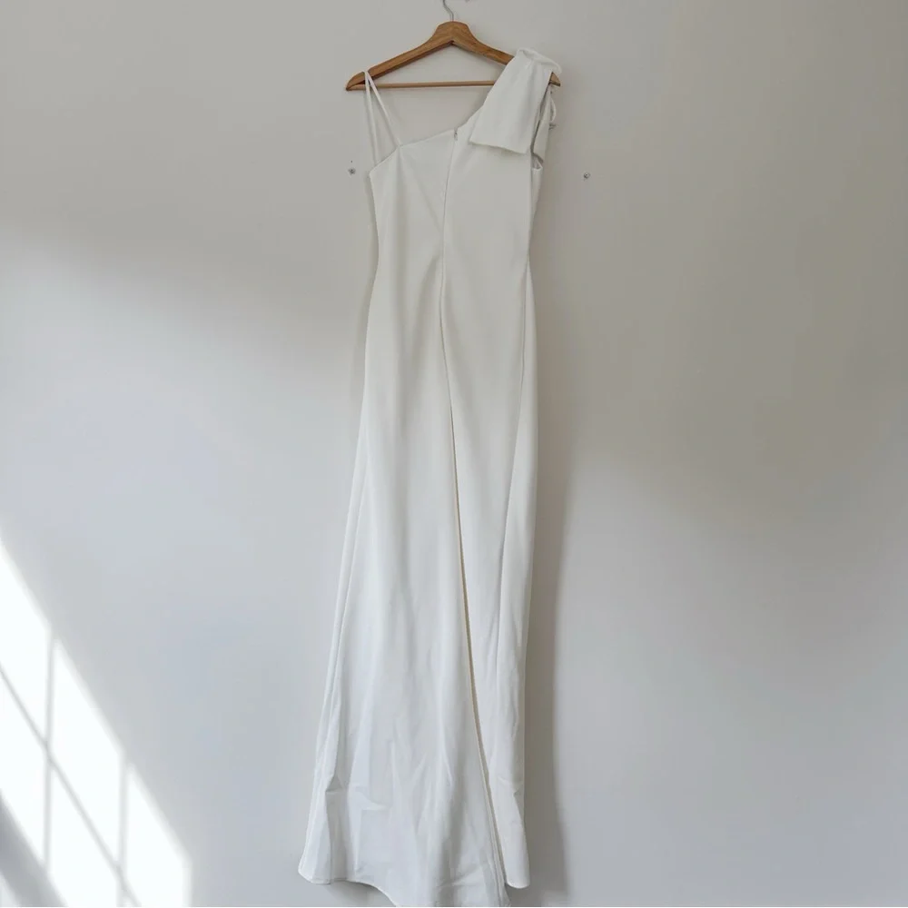 NEW Mac Duggal Women’s Leena White Bow-Shoulder Jersey Sheath Gown - Picture 6 of 16